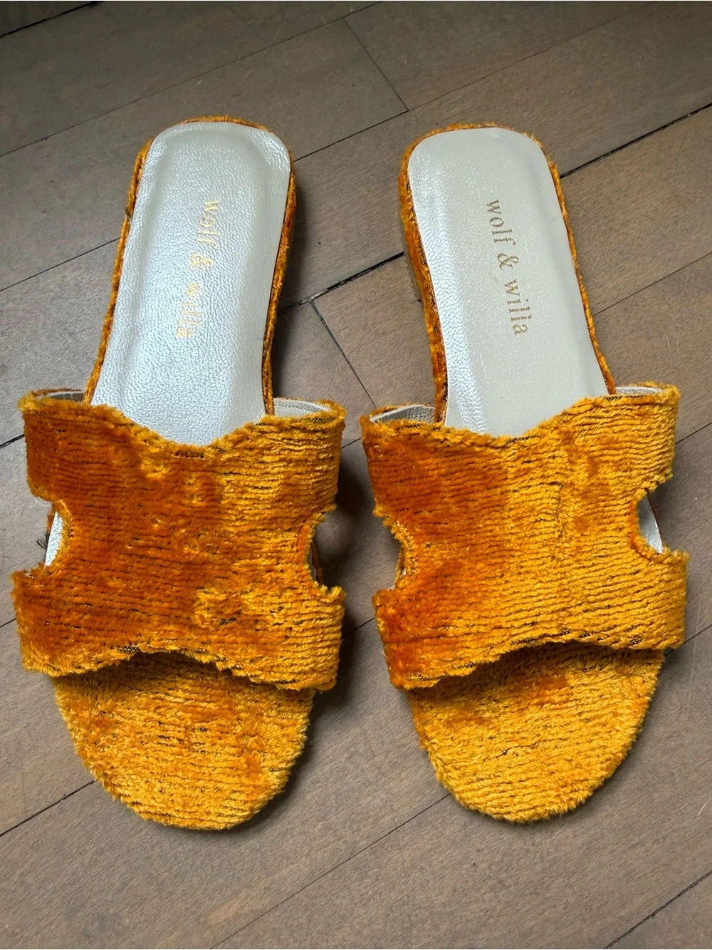 Wolf & Willa NWOT Orange Slide Sandals Size 7.5
